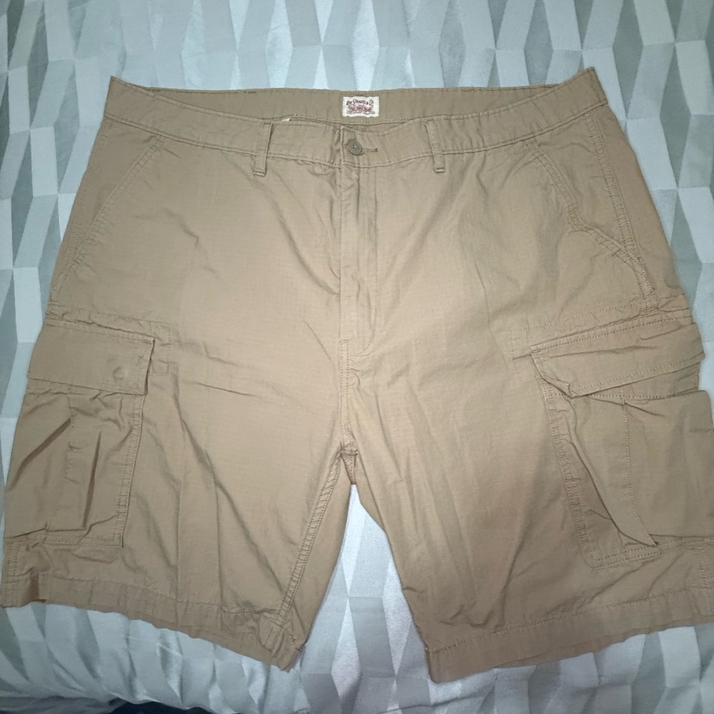 Levi's Tan Cargo Shorts Relaxed Fit Lightweight